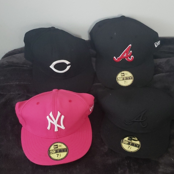 Fitted hats - Picture 1 of 2